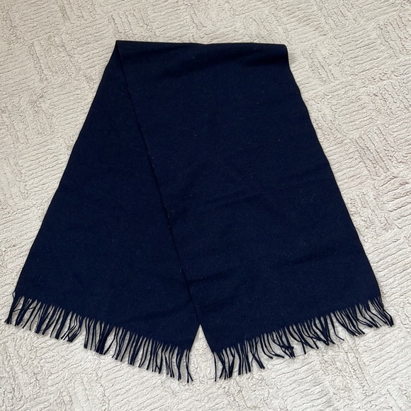 Pendleton 100% wool scarf, solid navy blue with fringe - Picture 12 of 16